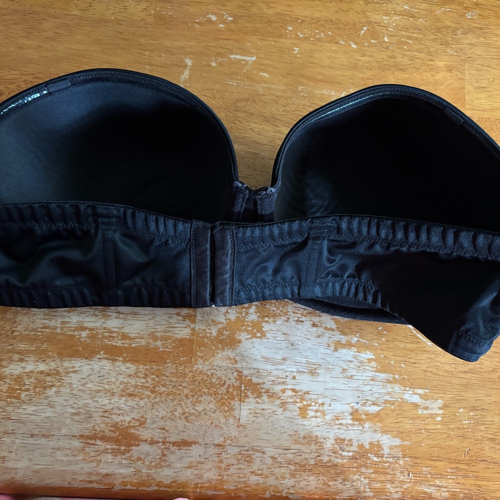 Black Strapless Bra with Molded Cups and Wide Band - Picture 8 of 13